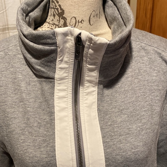 Lululemon Light As Warmth Jacket - Picture 2 of 10